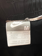 Cargar imagen en el visor de la galería, Nike Shox Parachute Pant - Medium
