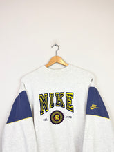 Cargar imagen en el visor de la galería, Nike Sweatshirt - Medium
